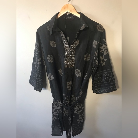 NEW ! - Wenegton Ladies' Lightweight Blouse - Size Medium - Picture 2 of 9